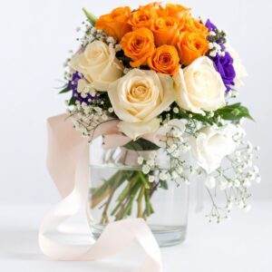 ROSES & LISIANTHUS WEDDING ARRANGEMENT